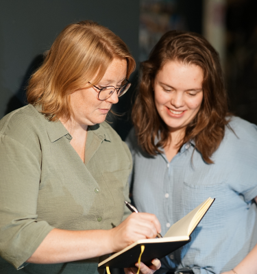 Online marketing stage aan het bespreken